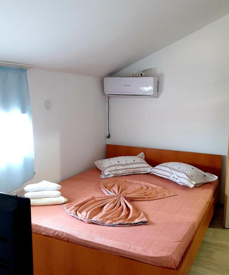 Vila Restaurant Angellys Tuzla Esterno foto
